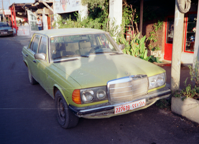 MB
Mercedes 220 diesel. W123-kaross En vanlig syn.
