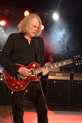 Scott Gorham
Scott Gorham on lead guitar
